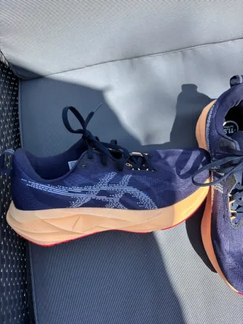 Used Asics Novablast 5 bike — image 2 of 6