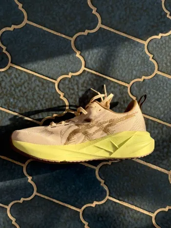 Asics Novablast 5 bike usato — immagine 3 di 4