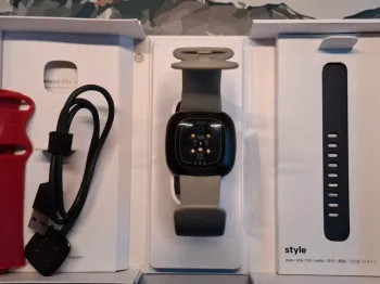 Fitbit Versa 3 bike d'occasion — image 5 sur 5