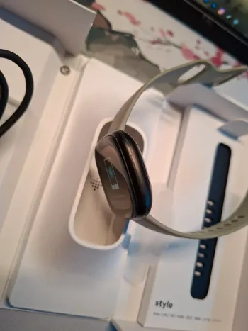 Fitbit Versa 3 bike d'occasion — image 4 sur 5