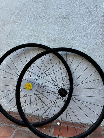 Used Syncros Capital 2.0 Disc Wheels 2024 bike — image 2 of 8