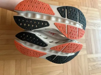 Gebrauchtes On Running Cloudsurfer Max bike — Bild 4 von 4