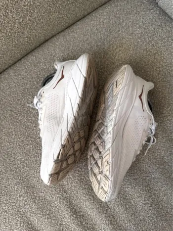 Used Hoka Arahi 7 bike — image 10 of 15