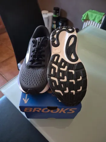 Used Brooks Adrenalin GTS 24 bike — image 2 of 3