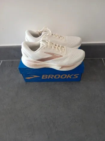 Used Brooks Adrenaline GTS 24 bike