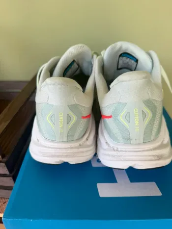Hoka Clifton 10 bike d'occasion — image 3 sur 8