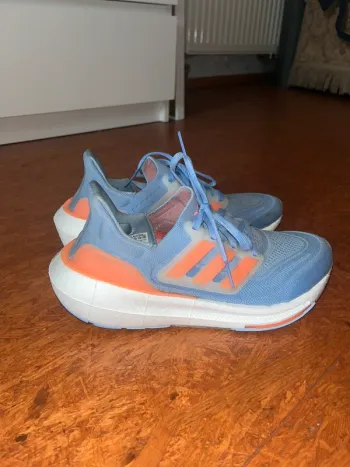 Brugt Adidas Ultra Boost Light bike — billede 2 af 6