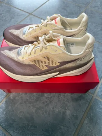 New Balance FuelCell Rebel V5 bike de segunda mano