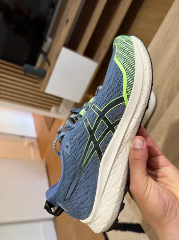 Used Asics Fuji Lite 4 bike — image 3 of 4
