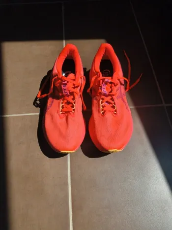 Used Asics Novablast 5 bike — image 2 of 7