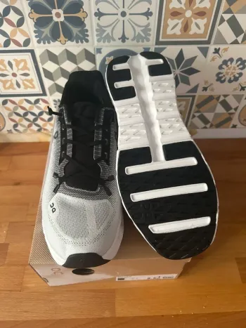 On Running shoes size 42 bike d'occasion — image 2 sur 3