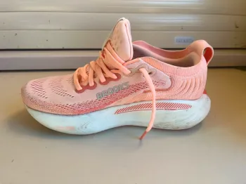 Used Brooks Running Shoes bike — image 5 of 5