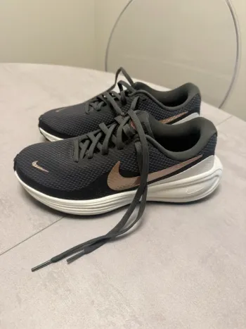 Używany Nike Revolution 8 bike — zdjęcie 8 z 9