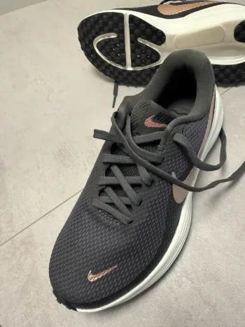 Używany Nike Revolution 8 bike — zdjęcie 6 z 9