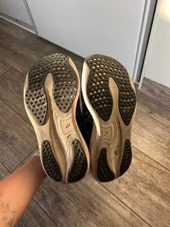 Used Asics Gel nimbus 25 bike — image 3 of 5
