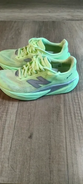 New Balance FuelCell Rebel v5 bike de segunda mano