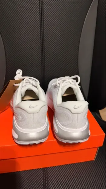 Używany Nike W Journey Run bike — zdjęcie 6 z 7