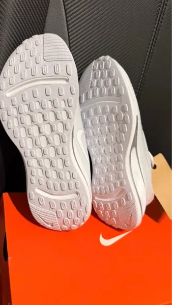 Używany Nike W Journey Run bike — zdjęcie 7 z 7