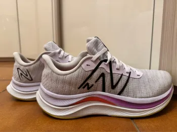 Gebrauchtes New Balance FuelCell Propel V4 bike — Bild 3 von 9