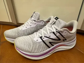 Gebrauchtes New Balance FuelCell Propel V4 bike — Bild 2 von 9