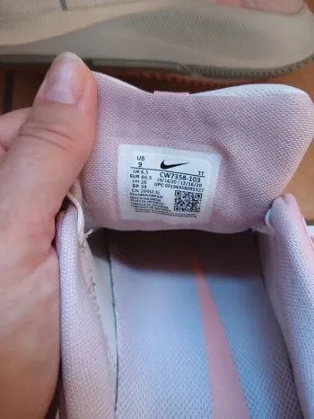 Tweedehands Nike Sportschuhe Damen bike — afbeelding 2 van 2