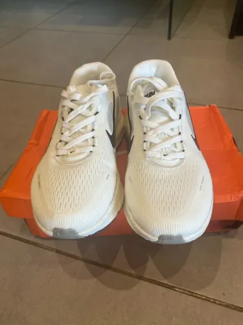 Brugt Nike Vomero 18 bike — billede 2 af 6