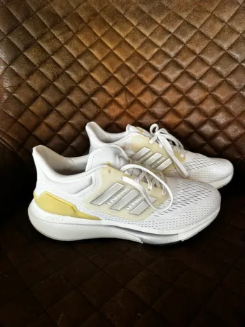 Używany Adidas EQ21 Run bike
