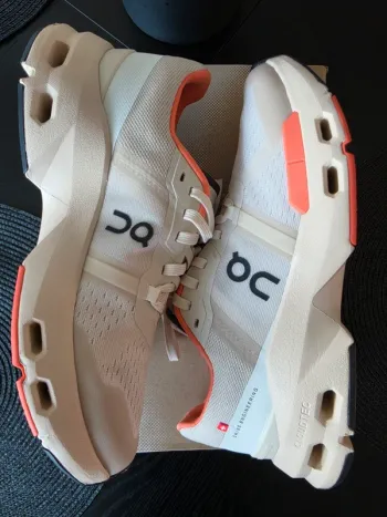 Used On Running On shoes size EU 39, UK 6 bike — image 2 of 6