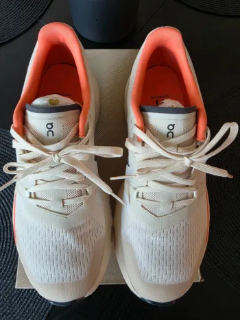Used On Running On shoes size EU 39, UK 6 bike — image 3 of 6
