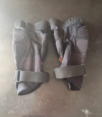 Gebrauchtes Fox Launch knee guard bike — Bild 5 von 10