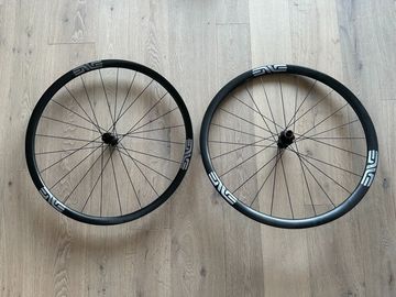 Brugt Enve SES 2.3 Innerdrive Premium 2024 bike — billede 2 af 11