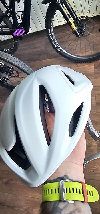 Used Specialized Propero 4 MIPS Helmet 2025 bike — image 6 of 7