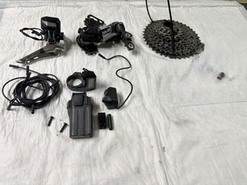 Używany Shimano Di2 11v 2020 Drivetrain & Pedals