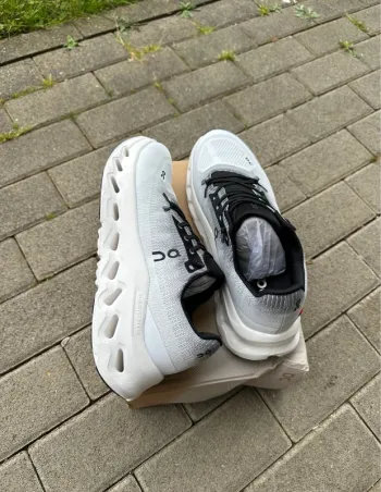 On Running Cloudtilt bike usato — immagine 3 di 4