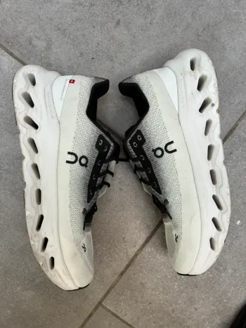 Gebrauchtes On Running Chaussures de sport Taille 42, 5 bike — Bild 3 von 8