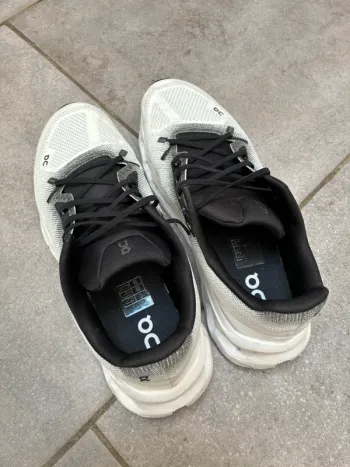 Gebrauchtes On Running Chaussures de sport Taille 42, 5 bike — Bild 5 von 8