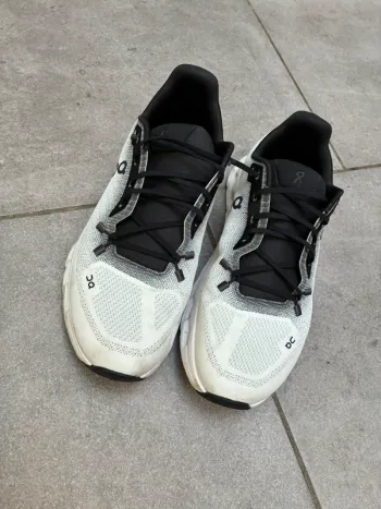 Gebrauchtes On Running Chaussures de sport Taille 42, 5 bike
