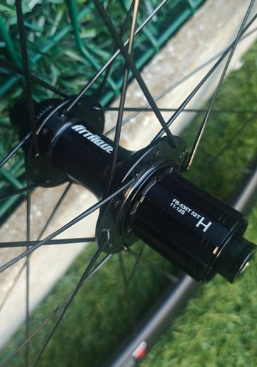 Used Attaque Carbon Wheels 2026 bike — image 5 of 5