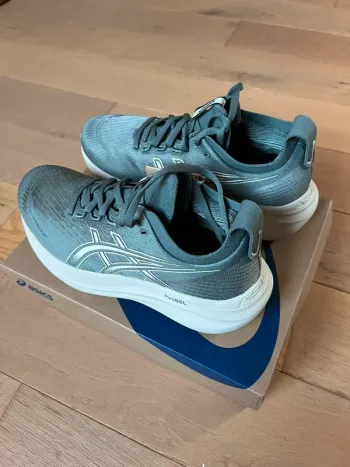 Używany Asics Gel Nimbus 27 bike — zdjęcie 6 z 10