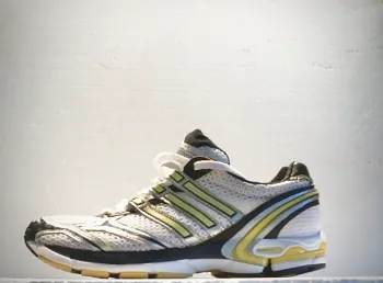 Gebrauchtes Adidas running sport schoenen 37, 5 bike — Bild 2 von 5
