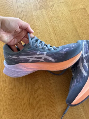 Gebrauchtes Asics Novablast bike — Bild 5 von 5