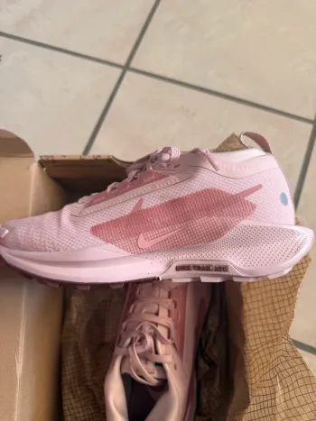 Used Nike Running Shoes bike — image 3 of 11