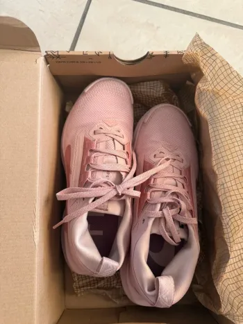 Used Nike Running Shoes bike — image 2 of 11