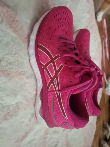 Used Asics Running Shoes bike — image 3 of 11