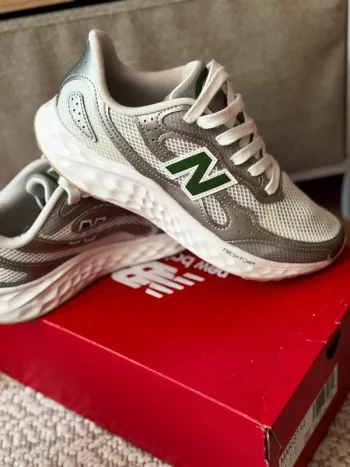 Used New Balance Arishi V4 Tiralux bike