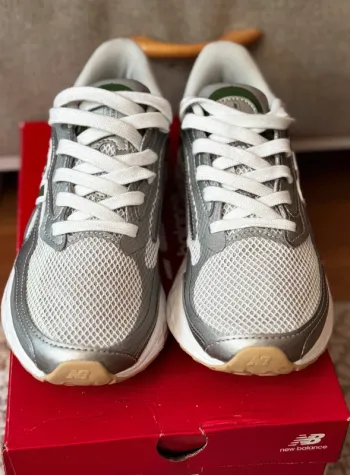 Used New Balance Arishi V4 Tiralux bike — image 5 of 8