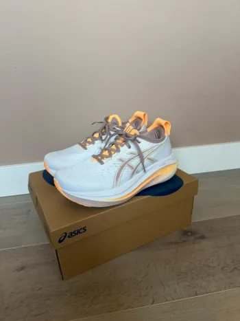 Używany Asics Gel Nimbus 29 bike — zdjęcie 2 z 6