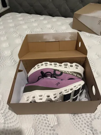 Gebrauchtes On Running Shoes Violet bike