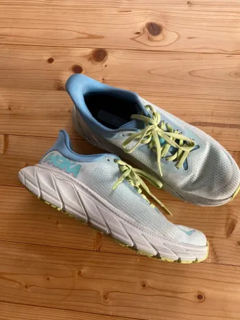 Hoka Arahi 7 bike d'occasion