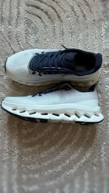 Tweedehands On Running shoes women bike